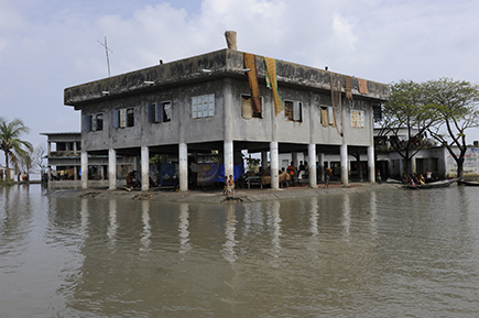 Cyclone shelters provide a lifeline to villagers and their livestock in coastal areas. © Rafiqur Rahman Raq / DFID
